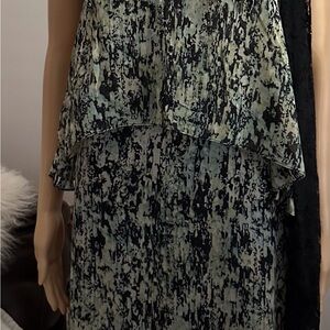 Tahari backless, sleeveless and great for all occasions, especially party dress.